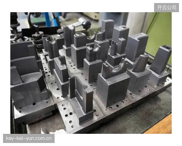 3D打印技术已允许运动鞋中底制造废弃掉90%的物理模具，生产周期被压缩至72小时内.